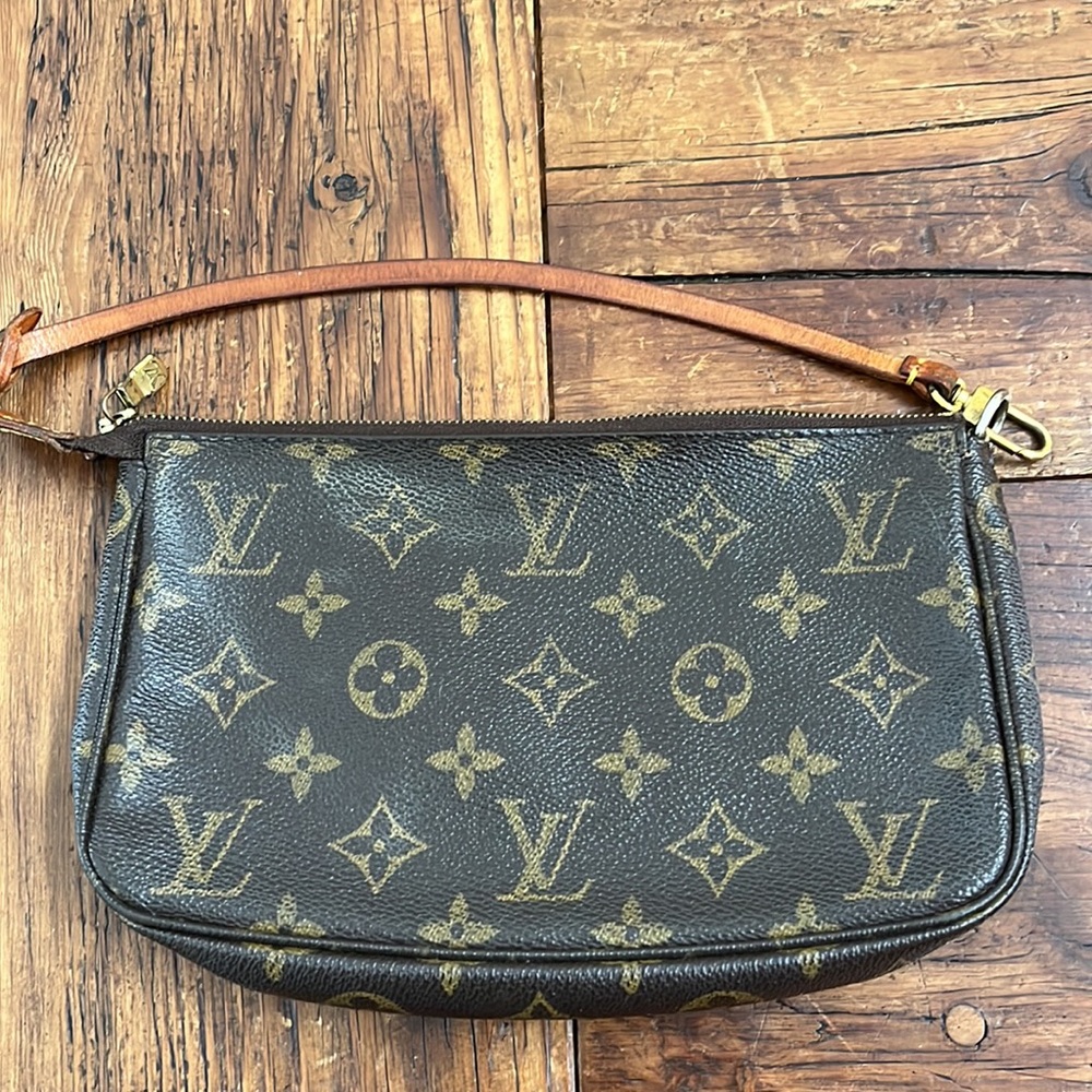 Louis Vuitton Monogram Pochette Accessories Handbag